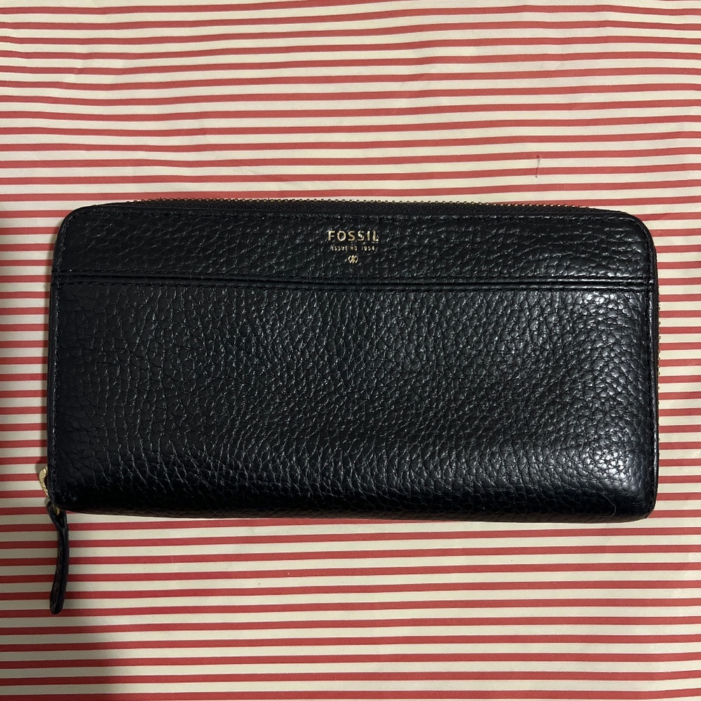 Fossil black pebbled leather zip around accordion wallet